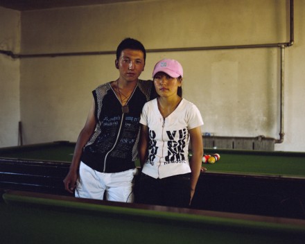 Un couple dans la salle de billard, 2008© Li Wei 李伟