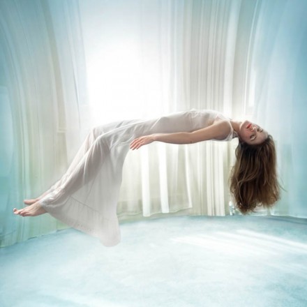 Miss Aniela Levitation (11)