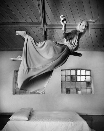 Miss Aniela Levitation (9)