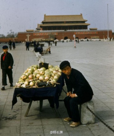 Tiananmen Square in the 1960′s (Via Weibo)© Unknown